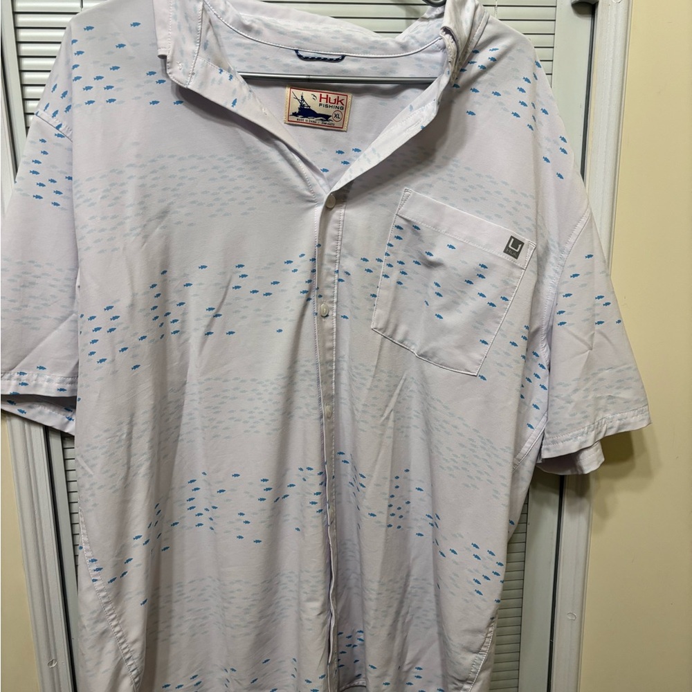 Huk Men’s Button-Down Shirt - White with Light Blue Print